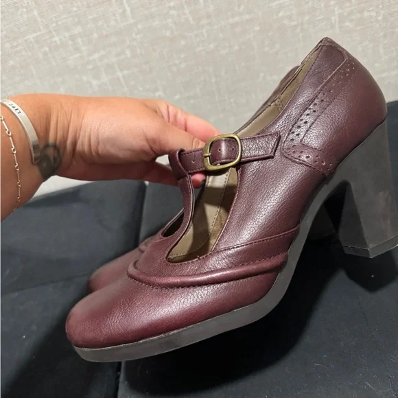 Aerosoles burgundy serfs up t strap retro heels - Picture 11 of 13